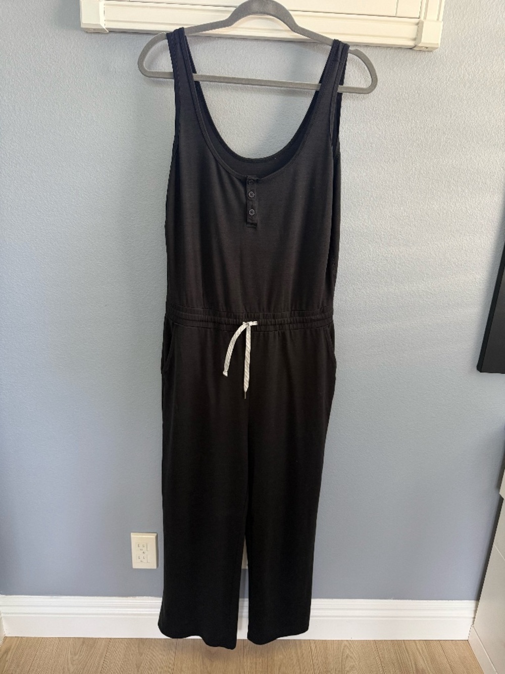 Vuori Sleeveless Henley Jumpsuit Back Size Large
